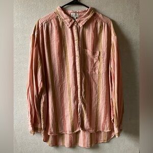 Wonderly top. Long sleeve button down. Hi low hem. Size L.
